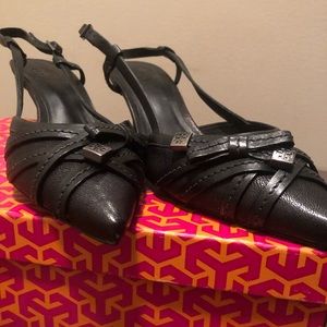NWT in box stunning Tory Burch black leather criss cross sling back kitten heels